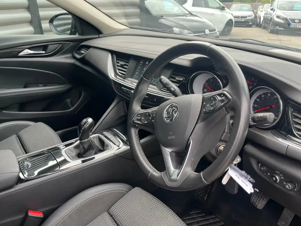 2021-vauxhall-insignia-grand-sport-15-turbo-d-sri-nav-big-14