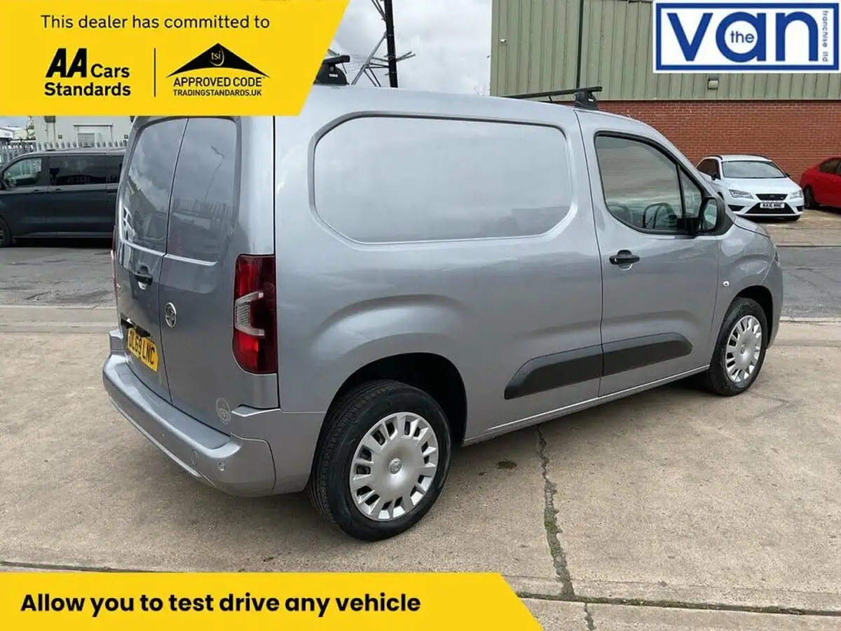 2019-vauxhall-combo-15cdti-sportive-2300-16v-100pseu6dt-l1h1-panel-big-3