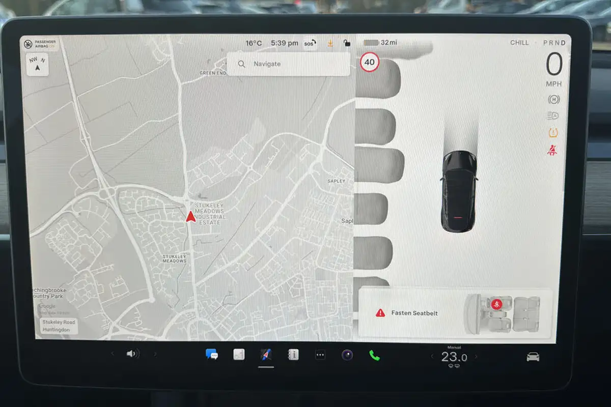 2022-tesla-model-y-e-long-range-big-13