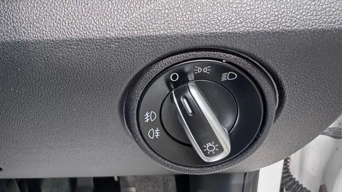 2012-volkswagen-up-10-high-up-5d-big-14