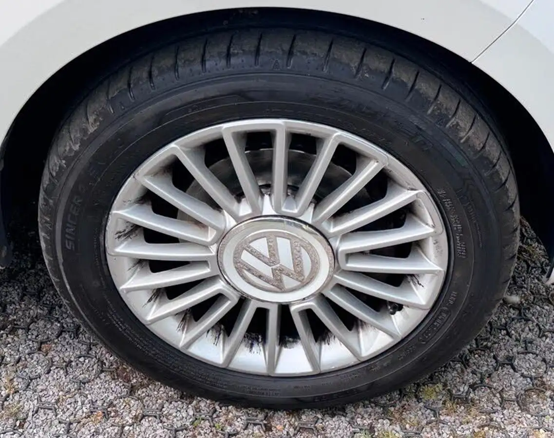 2012-volkswagen-up-10-high-up-5d-big-42