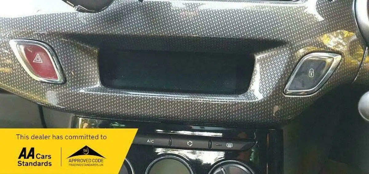 2011-citroen-ds3-16-dsport-150ps-big-39
