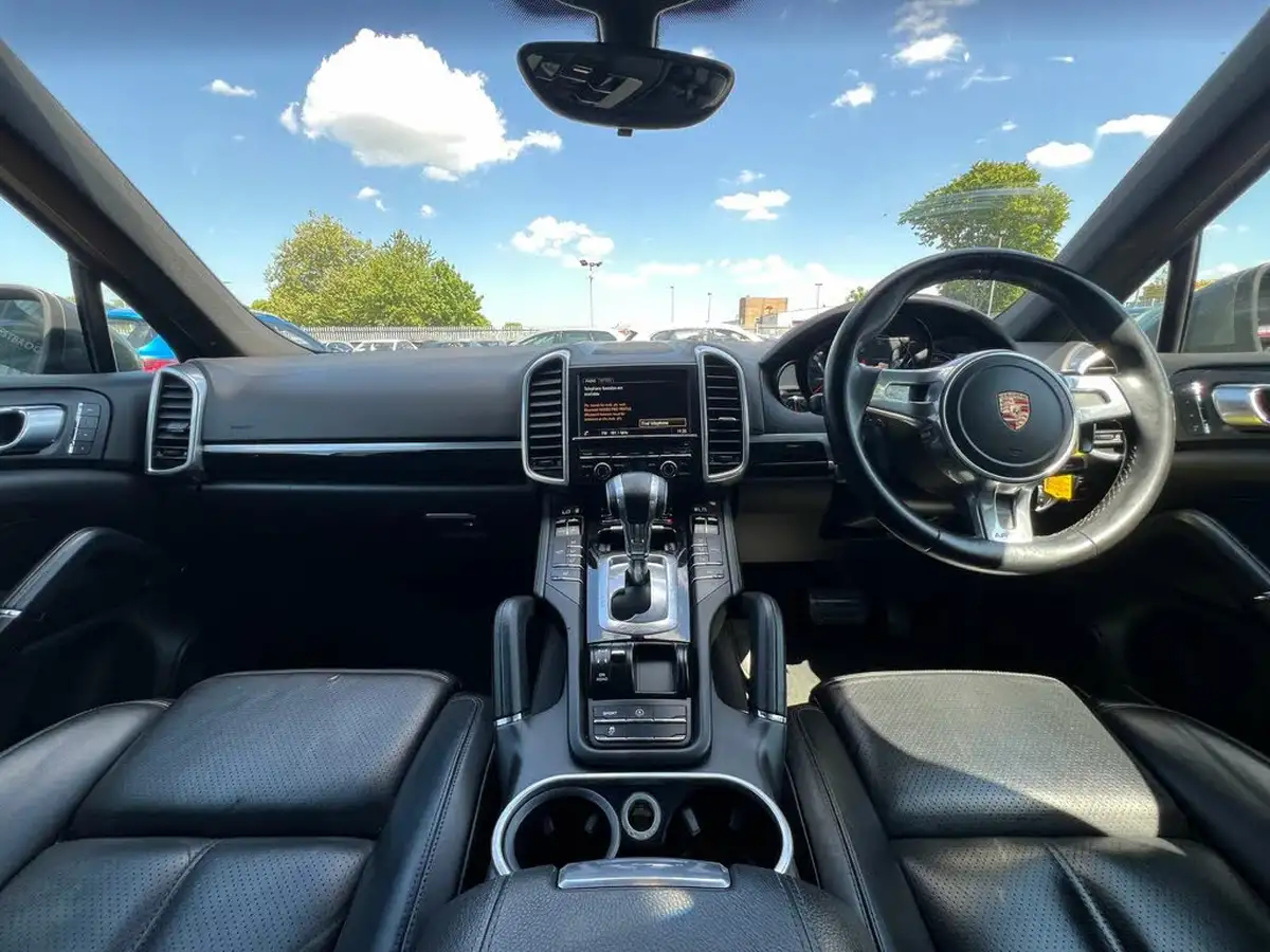 2013-porsche-cayenne-30td-big-16