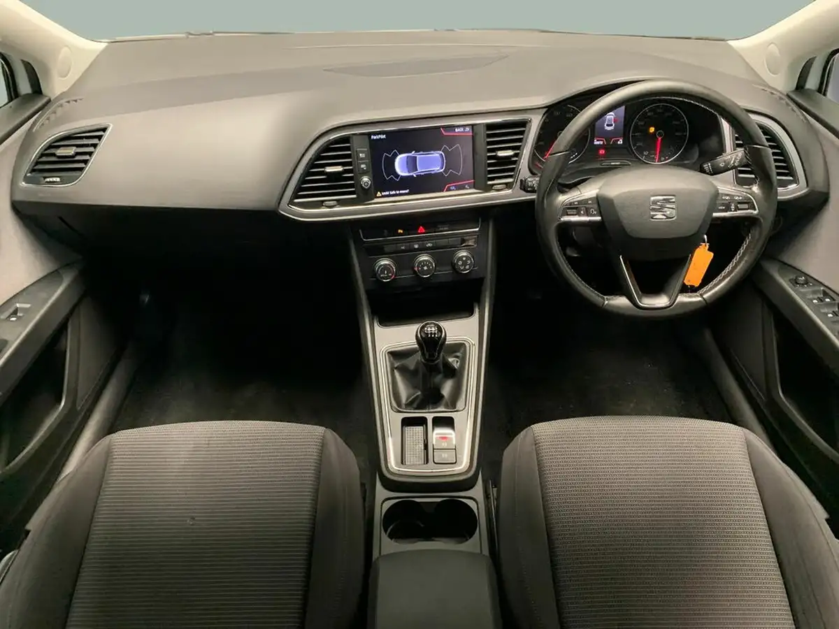 2018-seat-leon-10-tsi-se-dynamic-hatchback-big-2