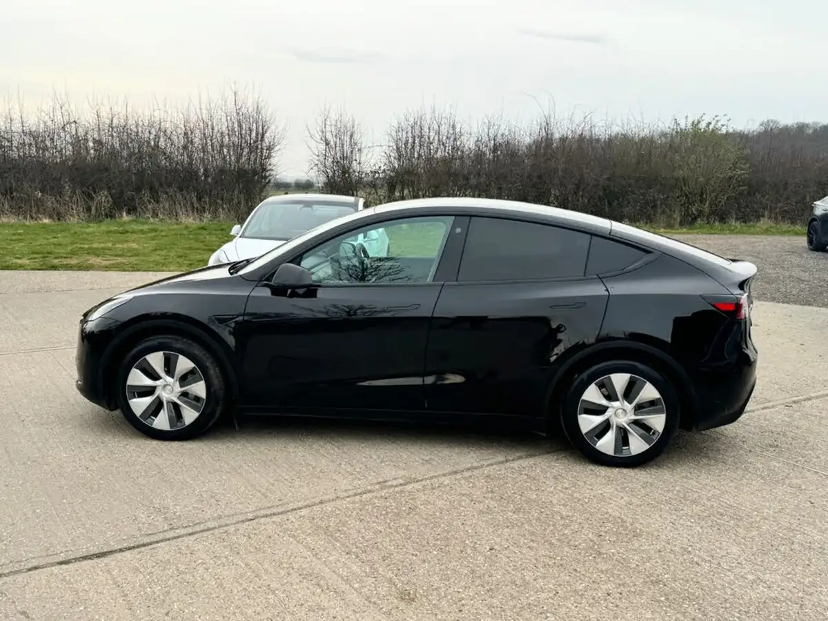 2023-tesla-model-y-e-rwd-big-21
