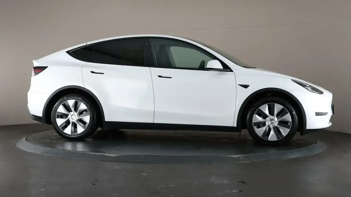 2022-tesla-model-y-e-rwd-big-58
