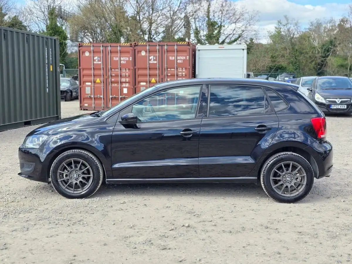 2014-volkswagen-polo-big-12