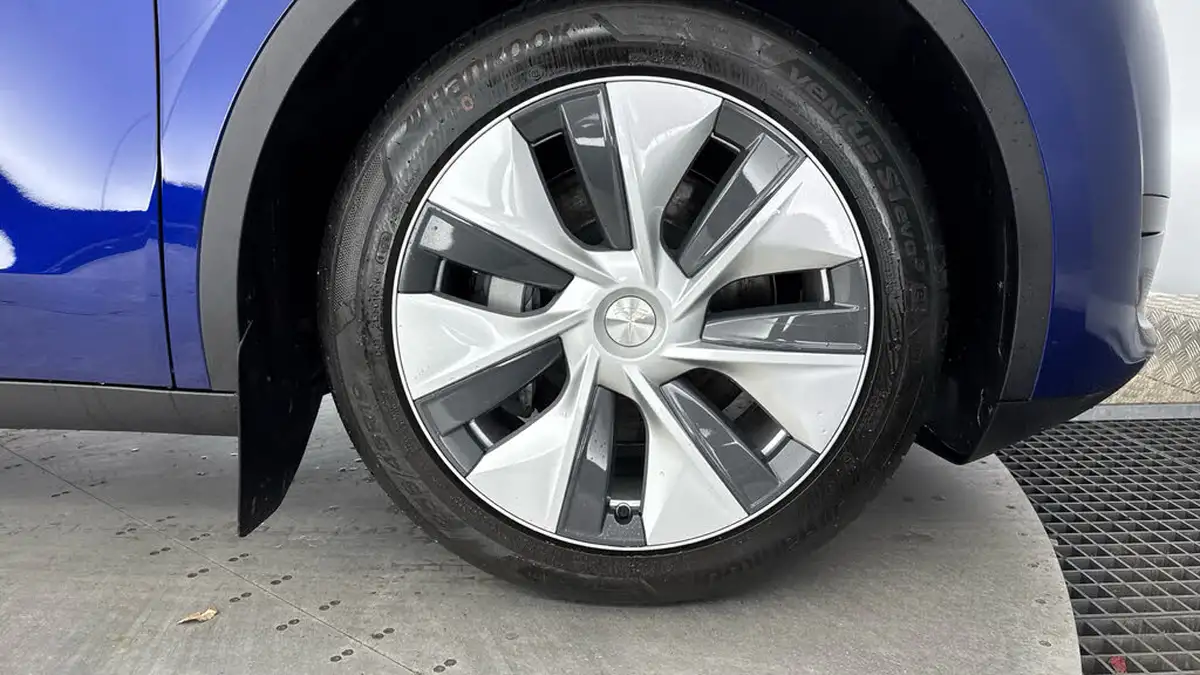 2023-tesla-model-y-e-rwd-big-22