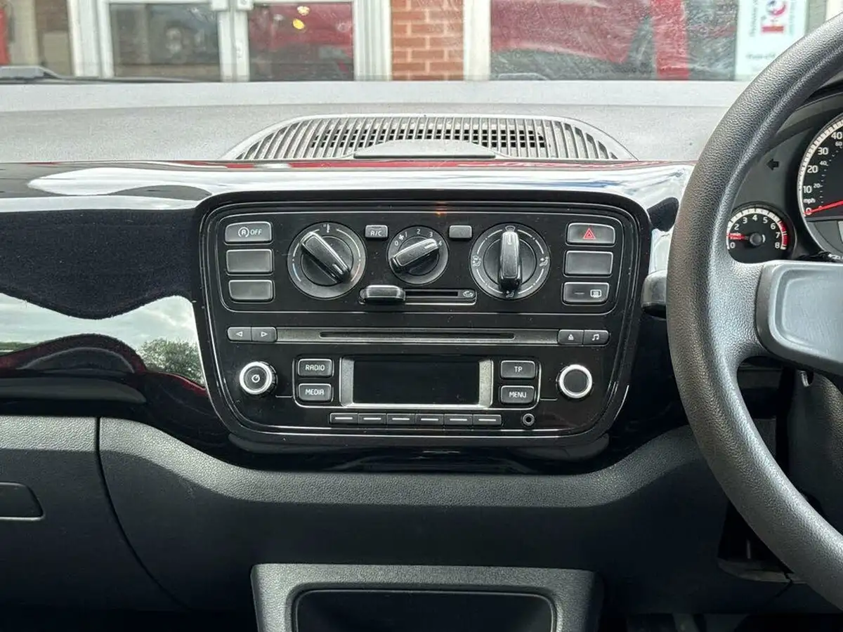 2013-volkswagen-up-10-move-up-bluemotion-tech-3d-big-20