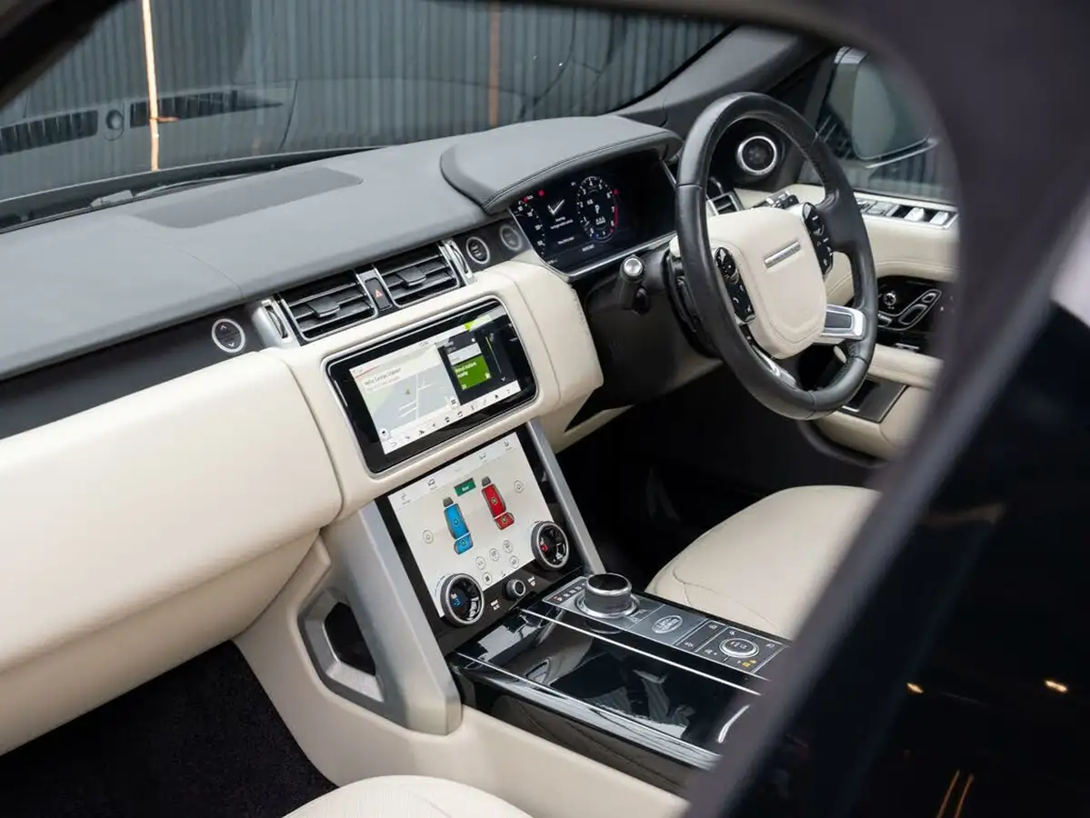 2021-land-rover-range-rover-30-p400-vogue-se-big-35