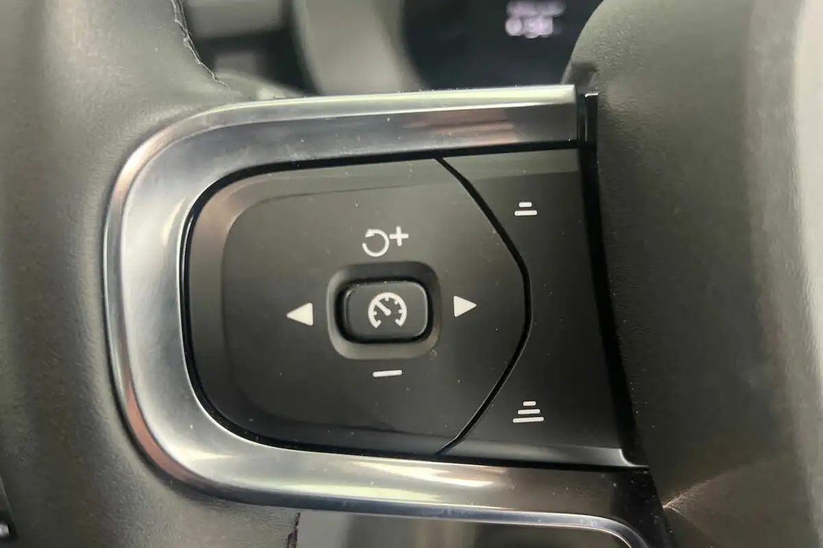 2023-volvo-xc40-e-recharge-core-235bhp-big-10