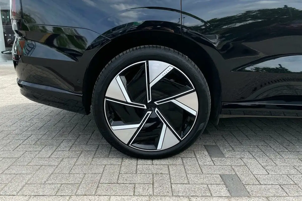 2025-volvo-ex90-e-twin-motor-performance-ultra-big-15