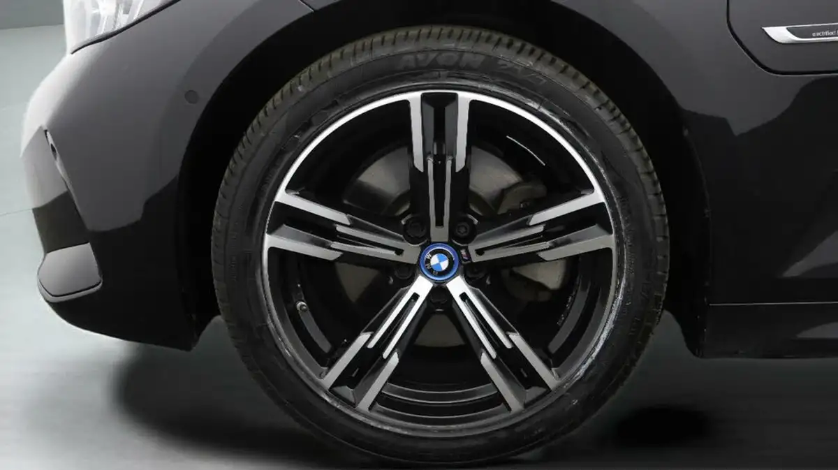 2022-bmw-3-series-20-330e-m-sport-touring-5d-big-17
