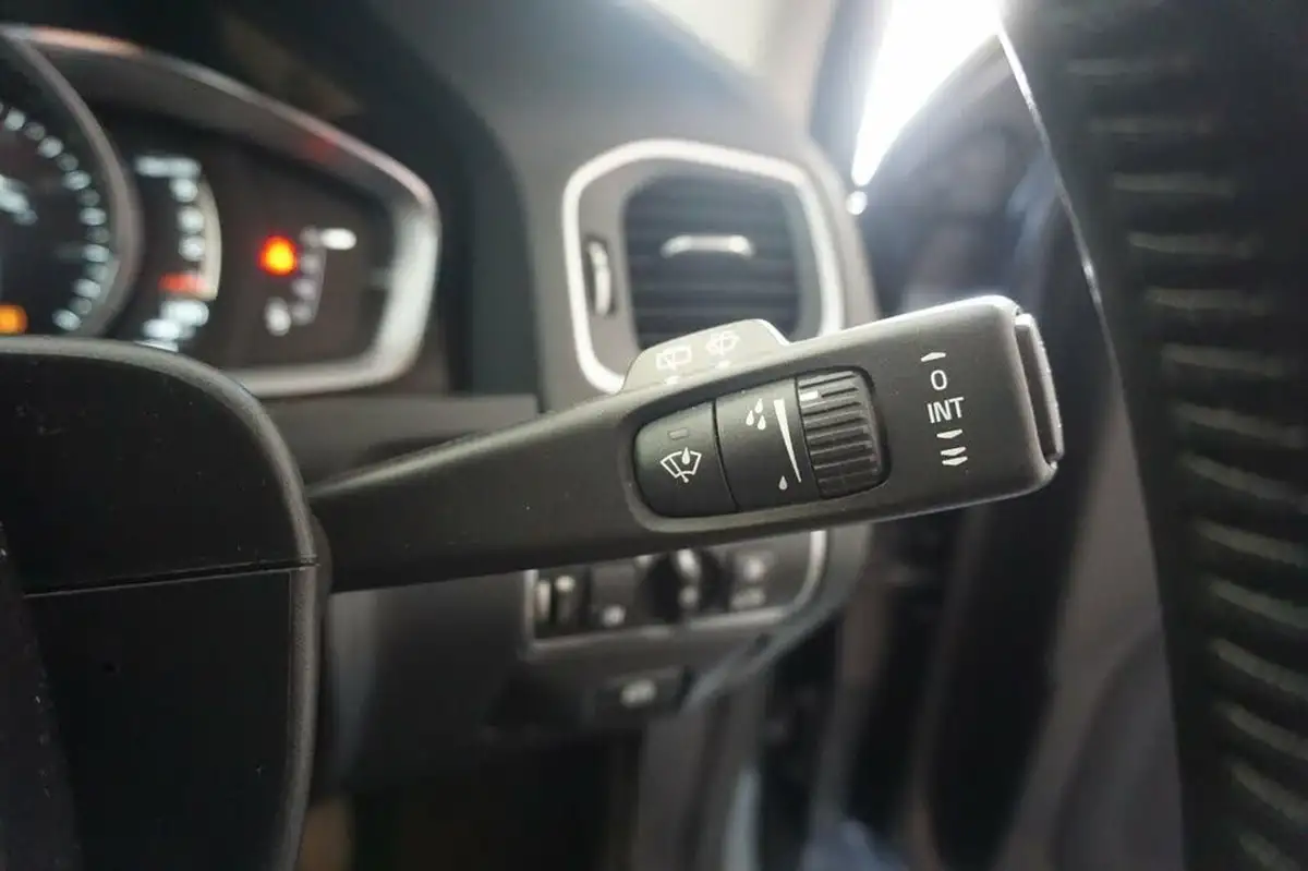 2017-volvo-v60-20td-d4-cross-country-lux-geartronic-big-22