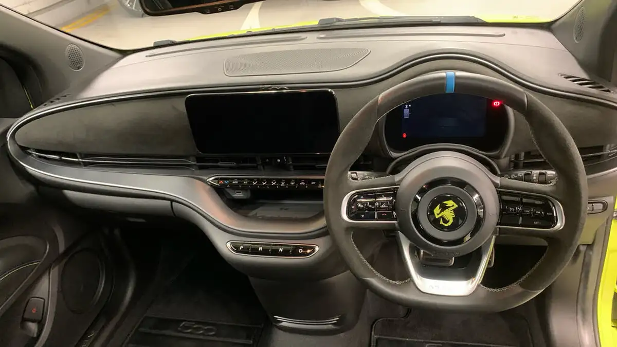 2023-abarth-500-e-500e-turismo-big-3