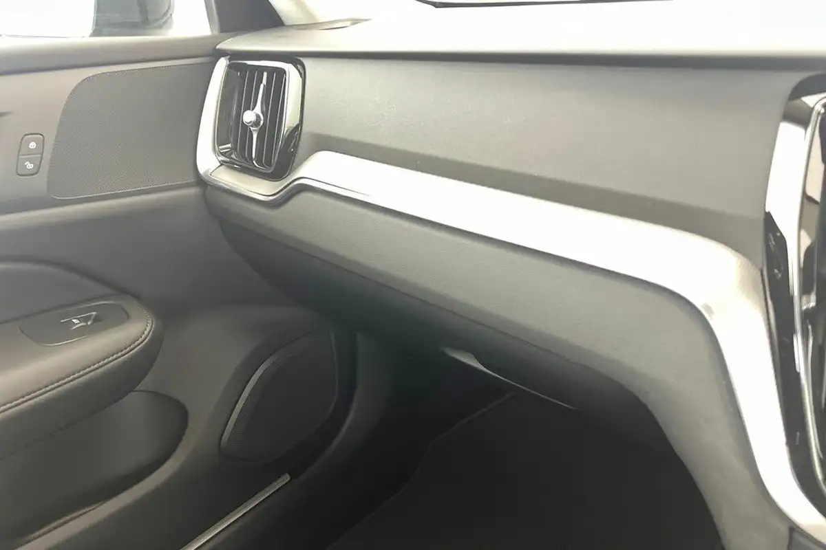 2025-volvo-v60-20-b4-plus-station-wagon-big-34