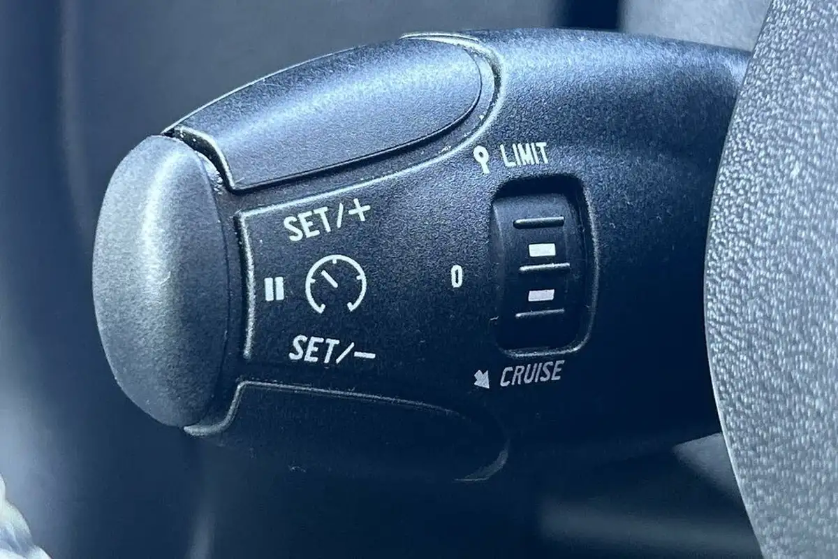 2016-citroen-c3-picasso-16bluehdi-edition-big-16