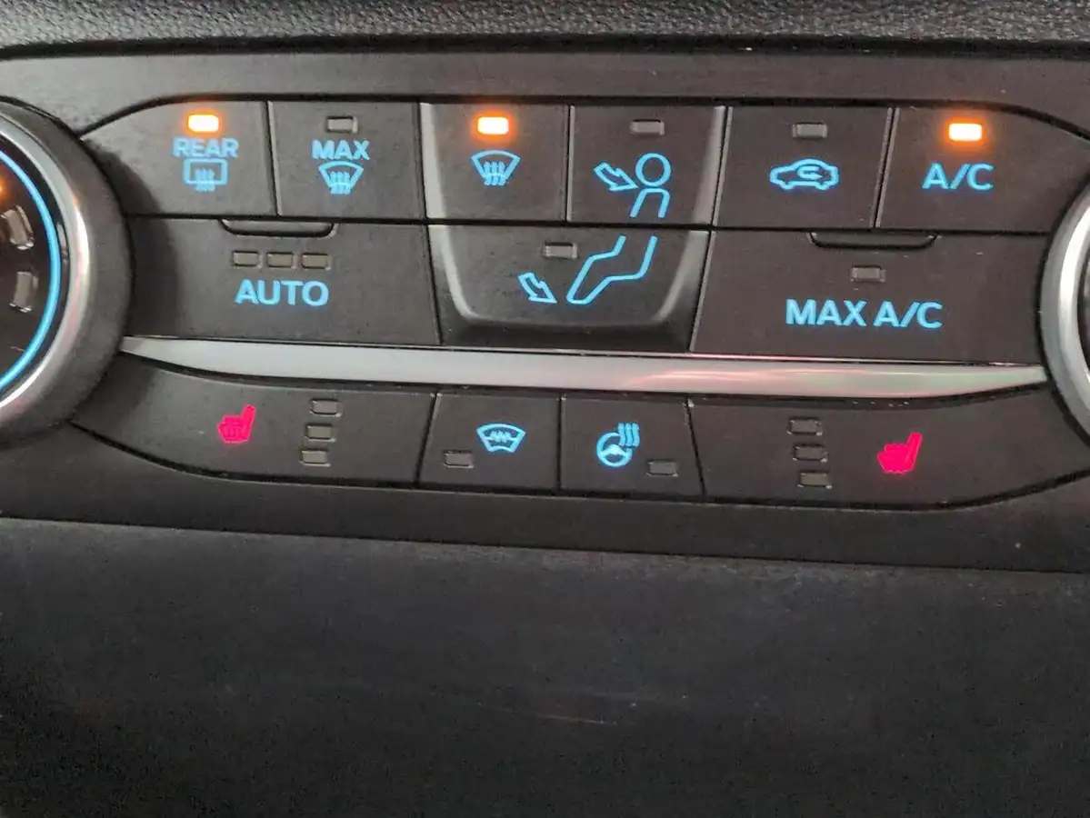 2022-ford-fiesta-10t-st-line-vignale-155ps-hybrid-mhev-5d-big-25