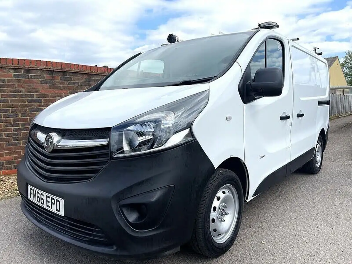 2017-vauxhall-vivaro-16cdti-2900-l1h1-95pseu6-ss-ecoflex-panel-van-big-38