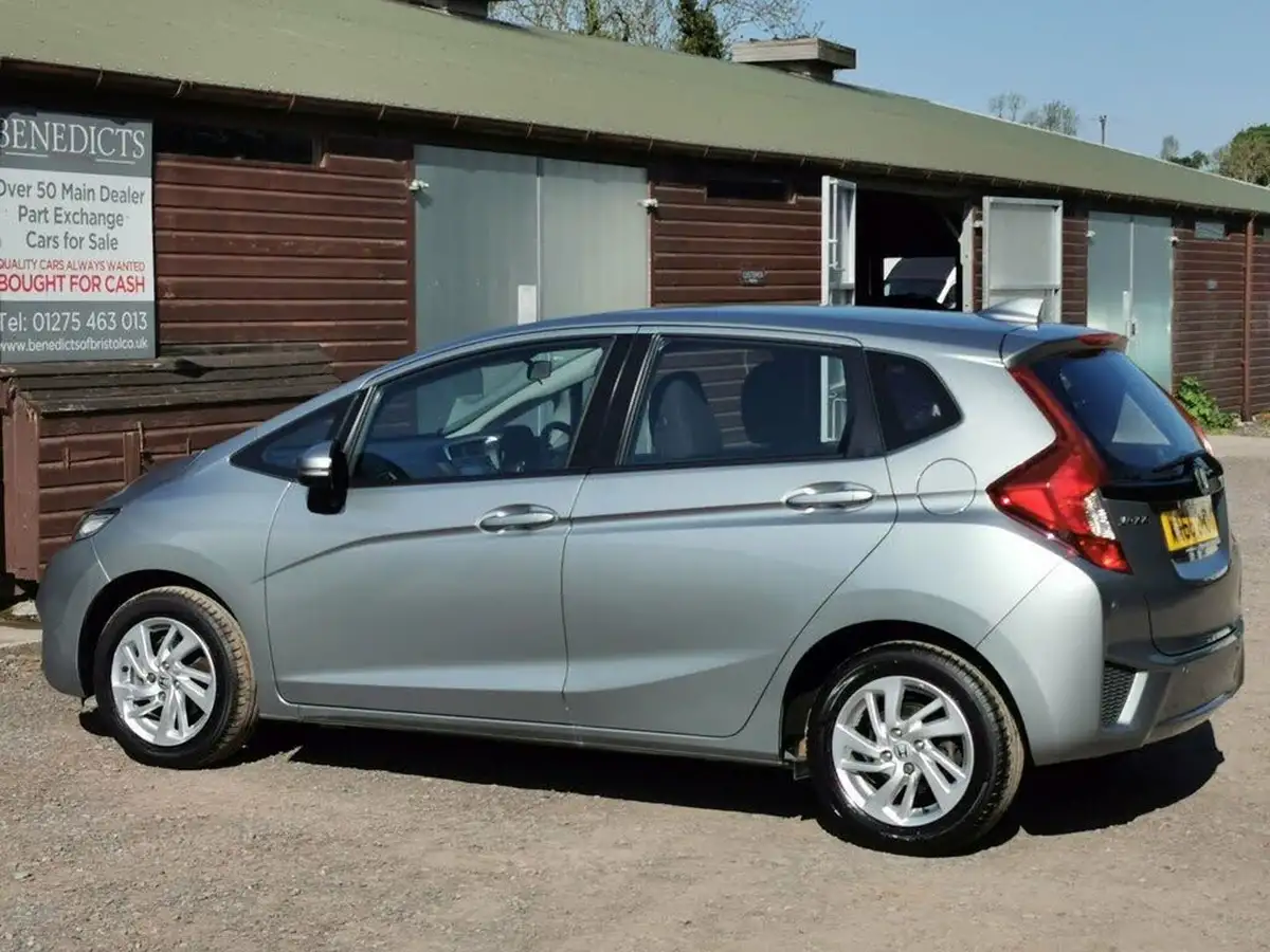 2016-honda-jazz-13-i-vtec-se-cvt-big-22