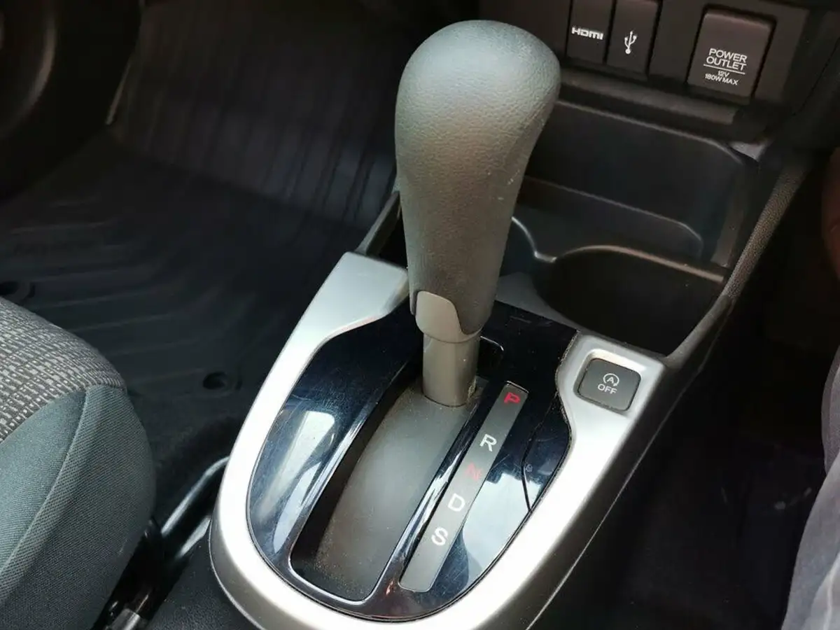 2016-honda-jazz-13-i-vtec-se-cvt-big-47