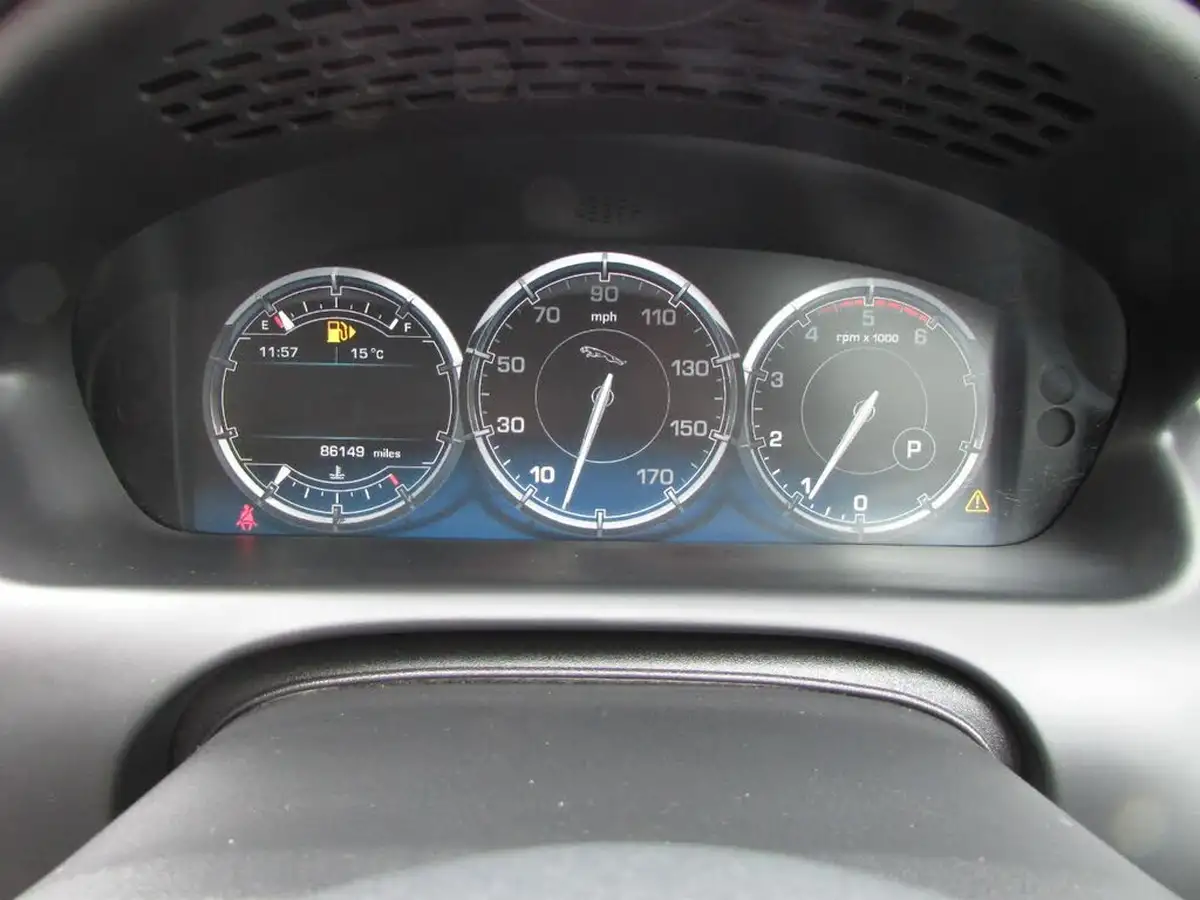 2011-jaguar-xj-series-30td-xj-premium-luxury-lwb-big-11