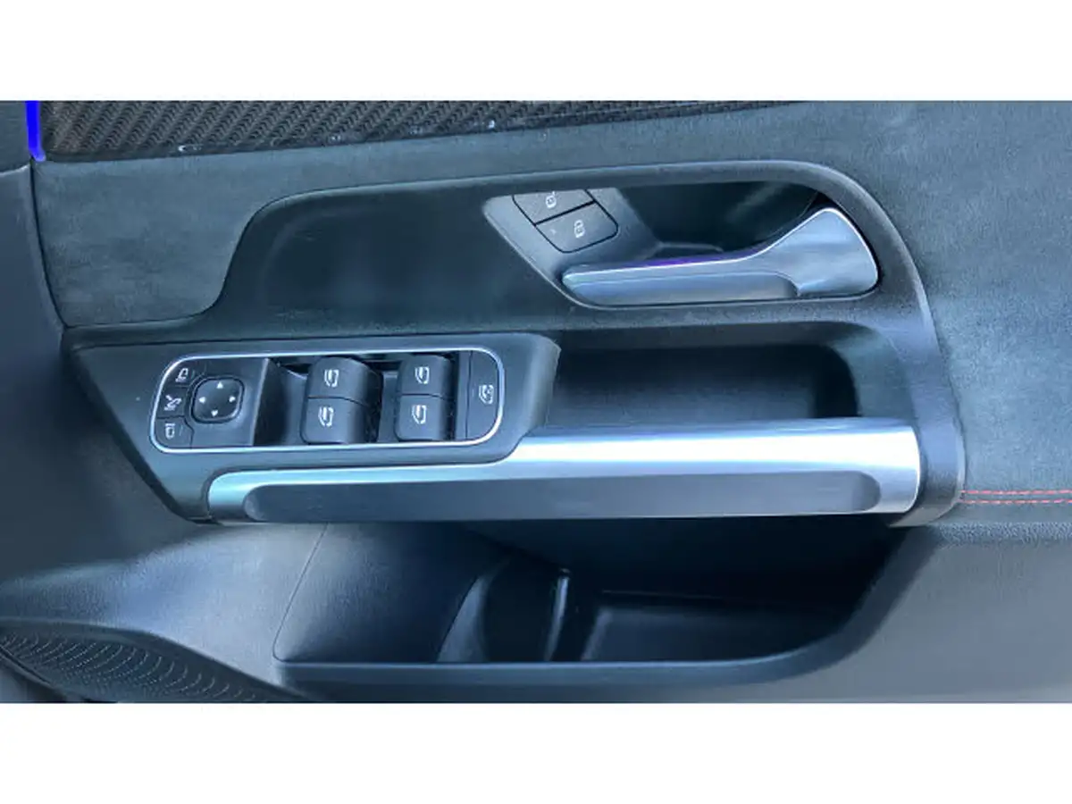 2021-mercedes-benz-glb-class-13-glb200-amg-line-premium-plus-7-8g-tronic-big-50