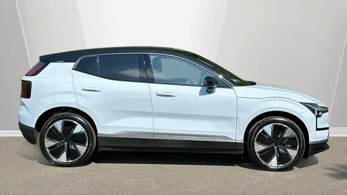 2025-volvo-ex30-e-twin-ultra-big-2