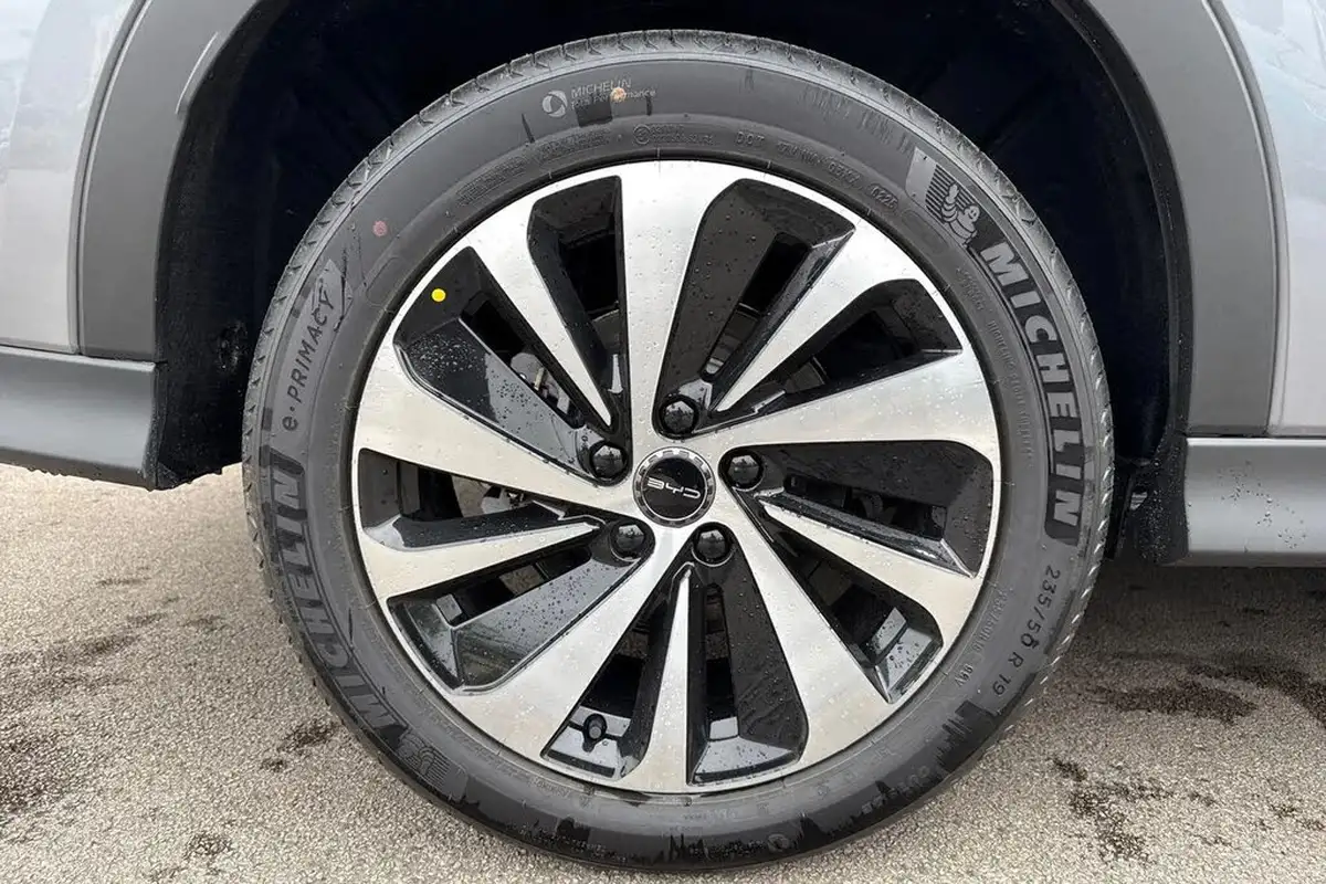 2025-byd-seal-15-design-big-5