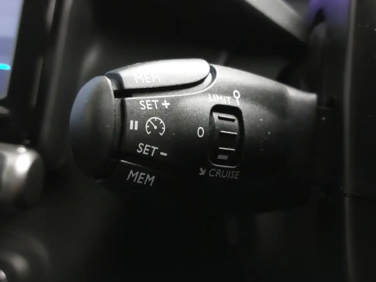 2022-citroen-c3-12-puretech-elle-110ps-ss-eat6-big-18