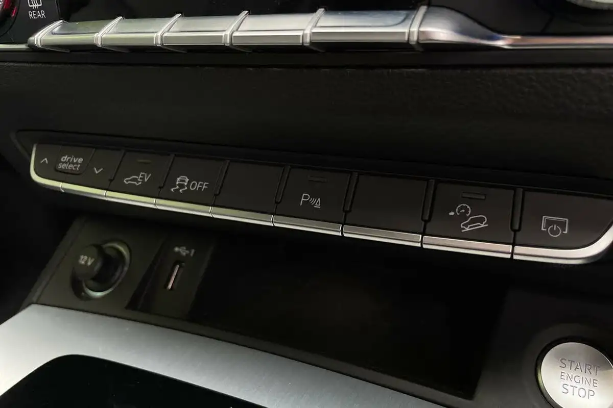 2021-audi-q5-20-50-tfsi-e-s-line-station-wagon-big-48