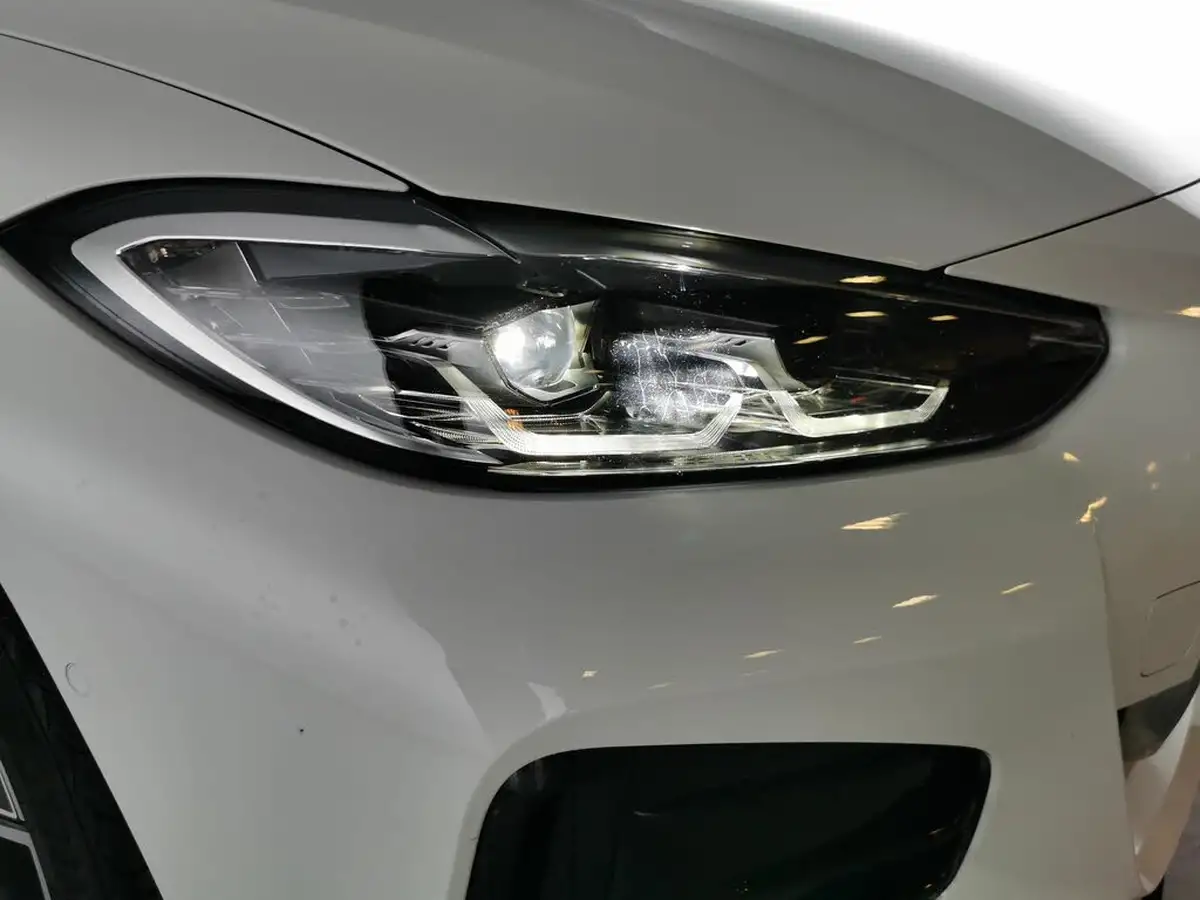 2022-bmw-i4-e-edrive40-m-sport-big-26