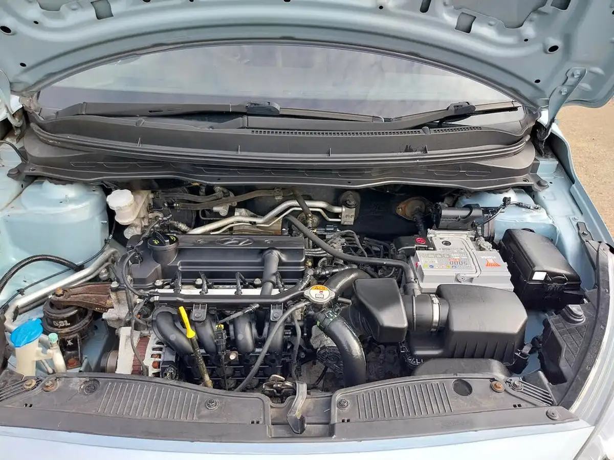 2013-hyundai-i20-12-active-5d-big-22