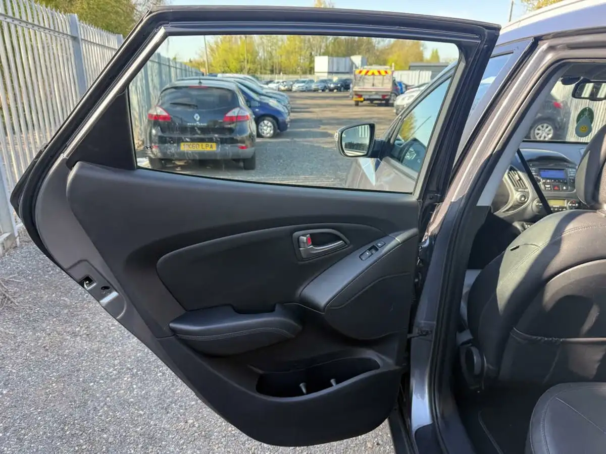 2015-hyundai-ix35-16-se-blue-drive-isg-big-30
