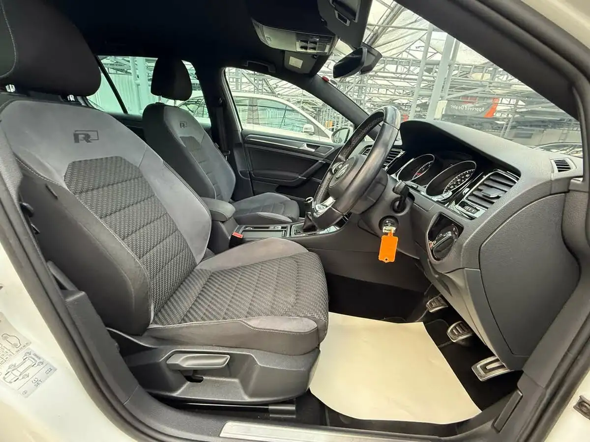 2017-volkswagen-golf-15-tsi-r-line-5d-big-18