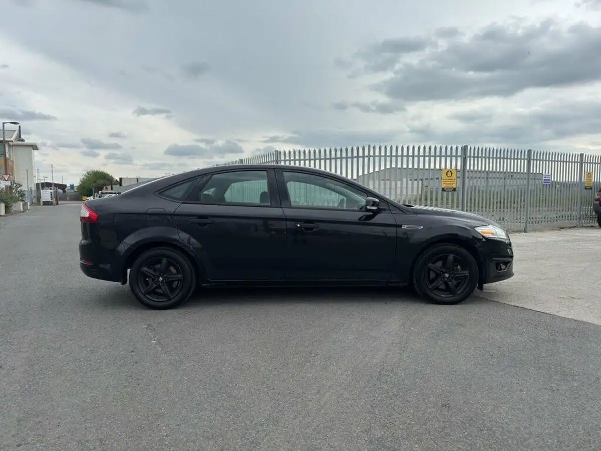 2012-ford-mondeo-20tdci-edge-140-hatchback-big-20