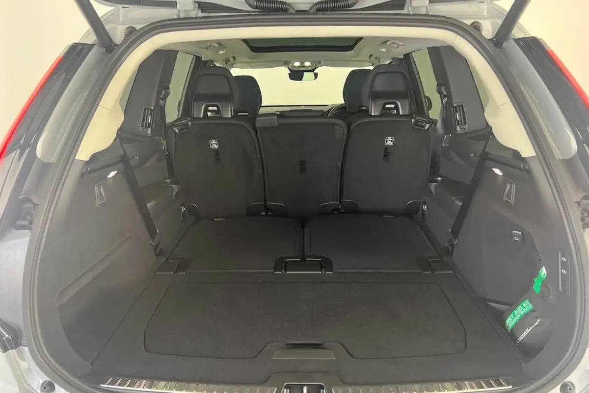 2025-volvo-xc90-20-b5-plus-big-23