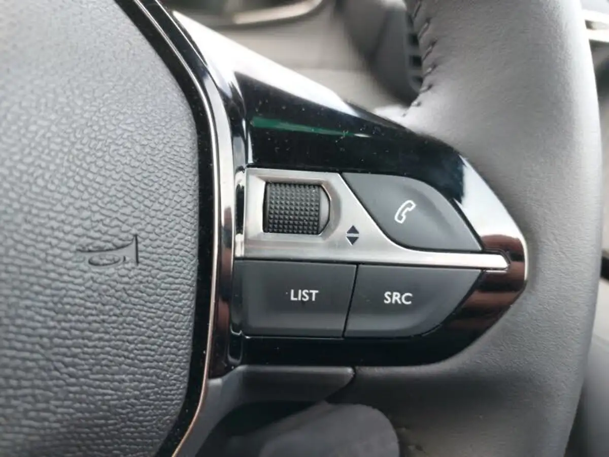 2024-peugeot-2008-suv-12-puretech-allure-130ps-big-15