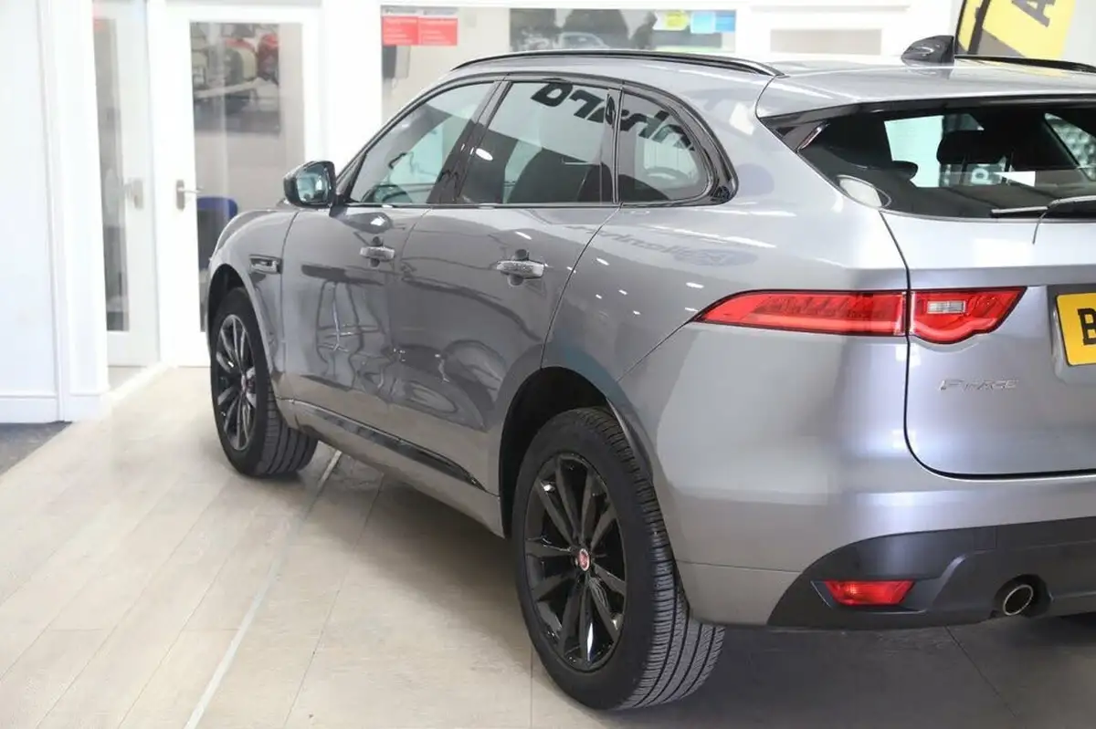 2020-jaguar-f-pace-20i-chequered-flag-big-50