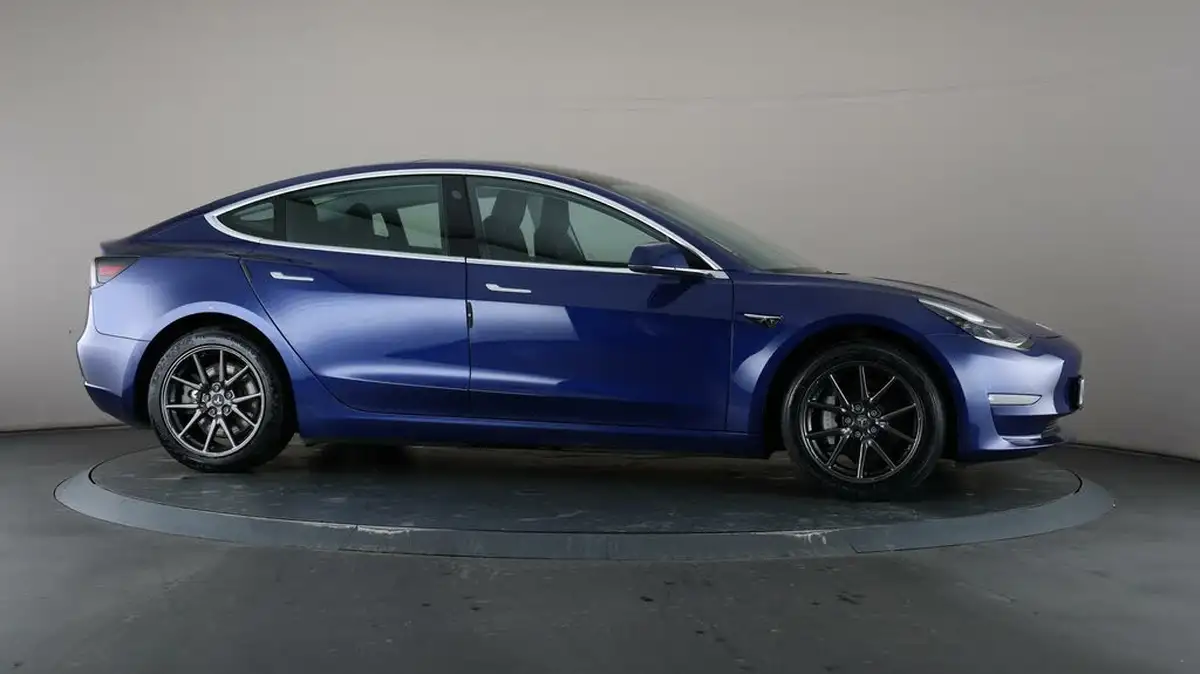 2020-tesla-model-3-e-long-range-big-57