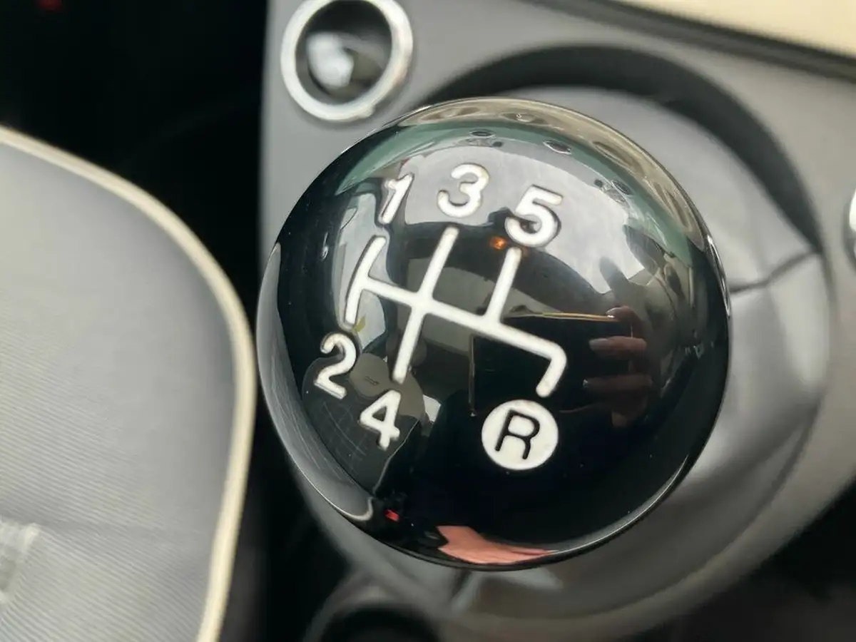 2019-fiat-500-12-lounge-ss-big-39