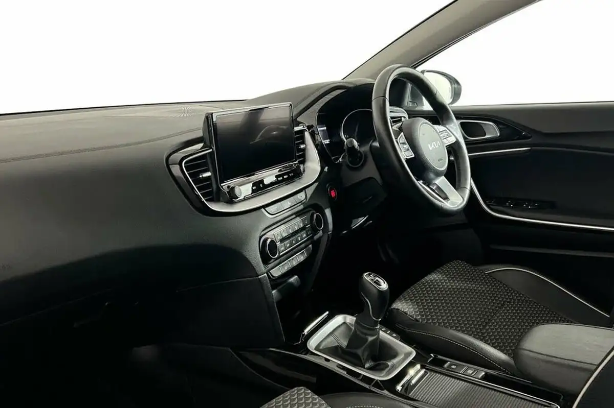 2023-kia-xceed-15-t-gdi-3-158bhp-big-10