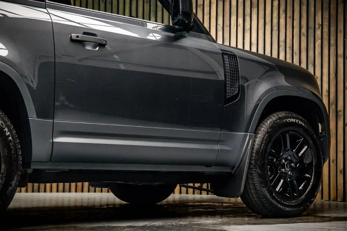 2025-land-rover-90-defender-30-d250-hard-top-s-90-250pseu6e-big-13