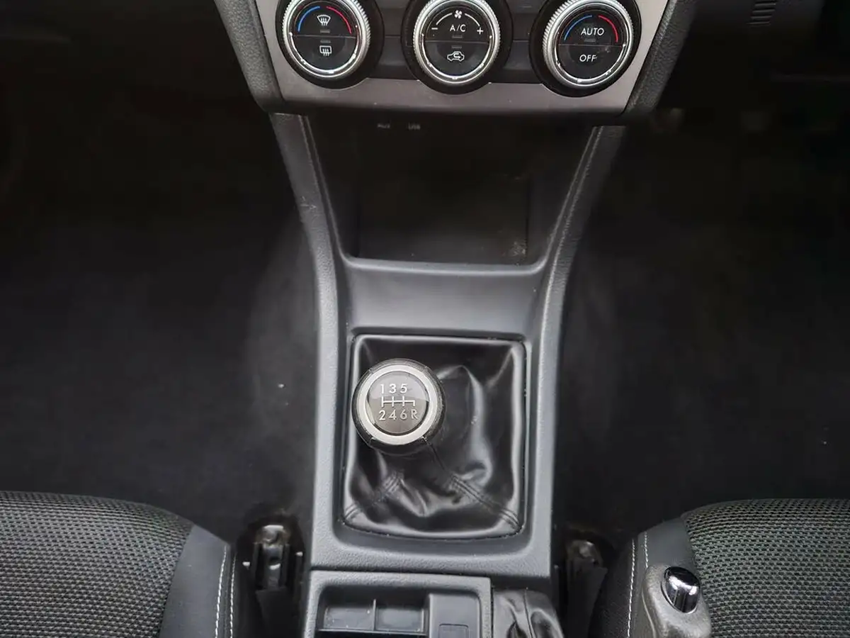 2015-subaru-xv-20d-se-big-15