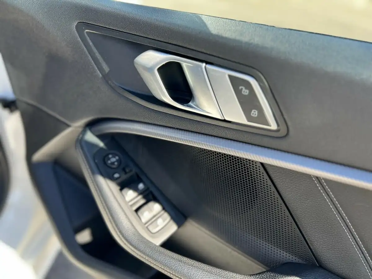 2020-bmw-1-series-20td-120d-xdrive-m-sport-big-24