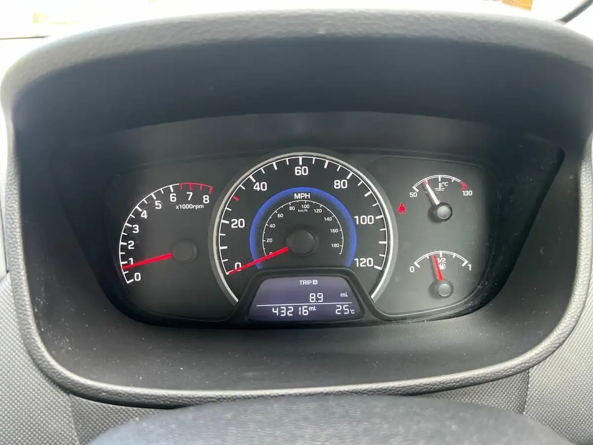 2018-hyundai-i10-10-se-67ps-big-13