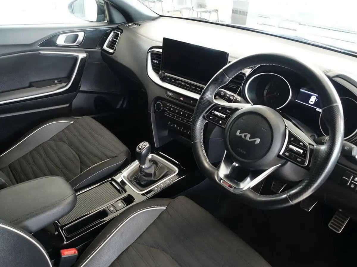 2022-kia-pro-ceed-15-t-gdi-gt-line-big-2