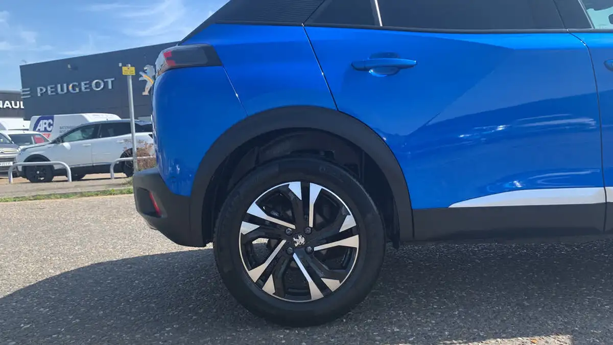 2021-peugeot-2008-suv-12-puretech-gt-eat8-big-15
