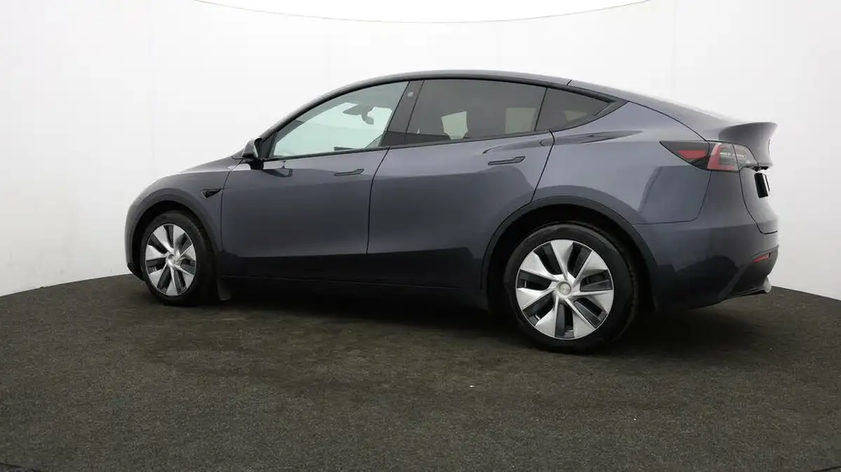 2022-tesla-model-y-e-long-range-big-67