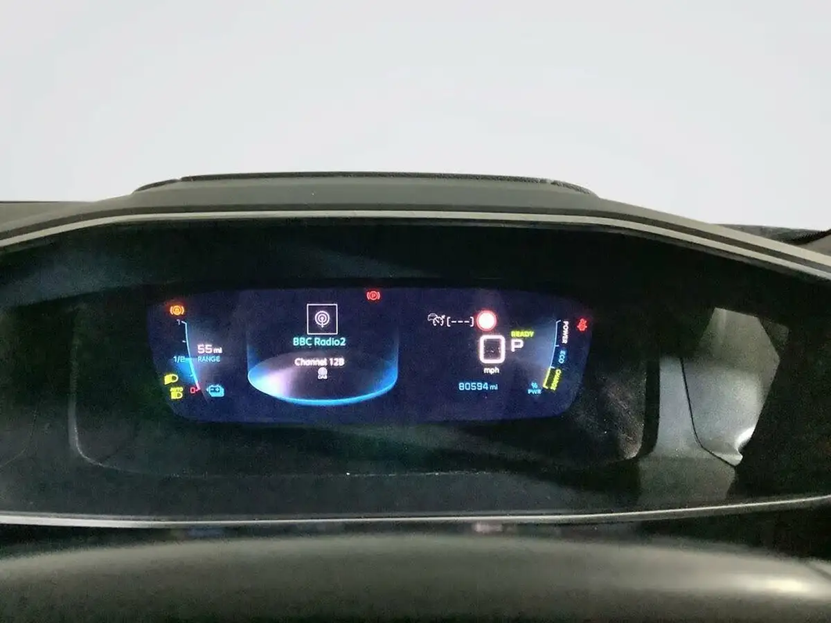2021-peugeot-2008-suv-e-gt-premium-big-10